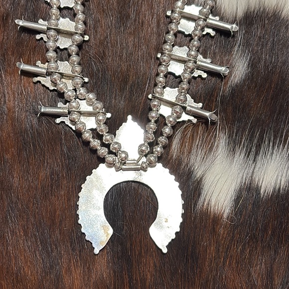 Gorgeous squash blossom turquoise and sterling silver. - Picture 6 of 6